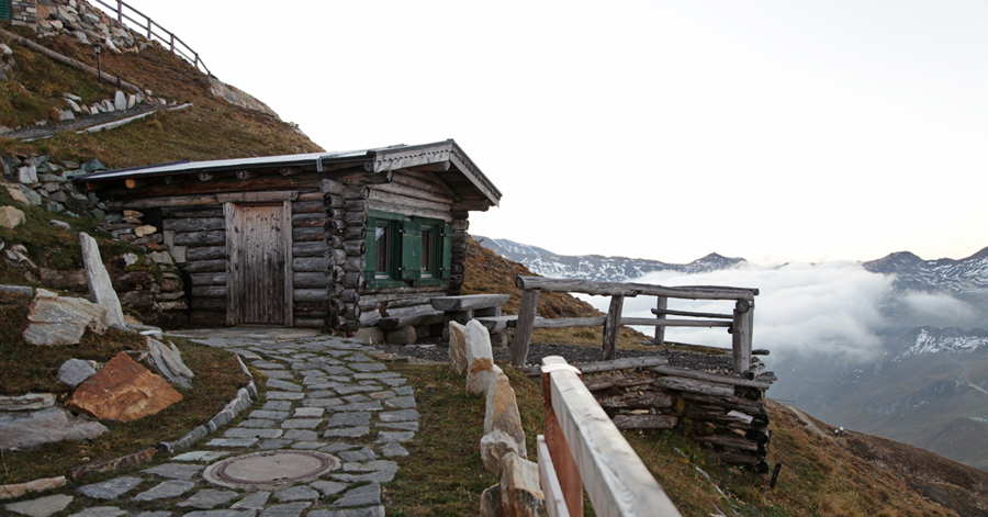 Blockhütte mit eigener Terrasse in Südrichtung